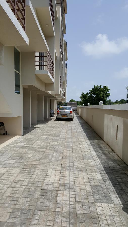 Acons Palm Beach Alībāg Exterior photo